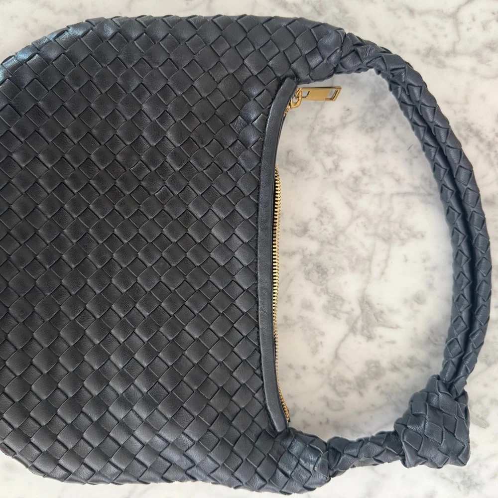 Quince Black Sheep leather Hobo Bag small - Picture 5 of 6